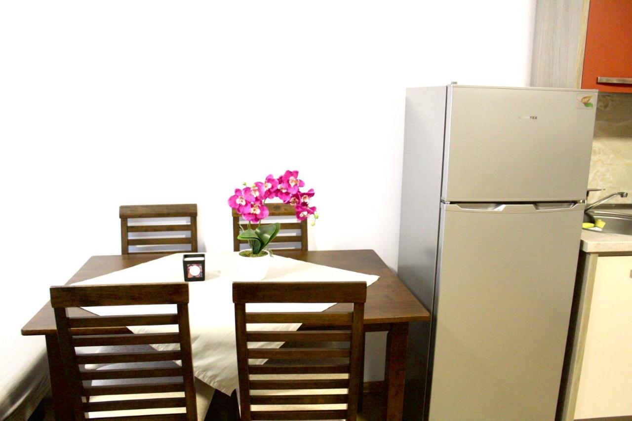 Ferienwohnung Apartman Sarah Oradea Exterior foto