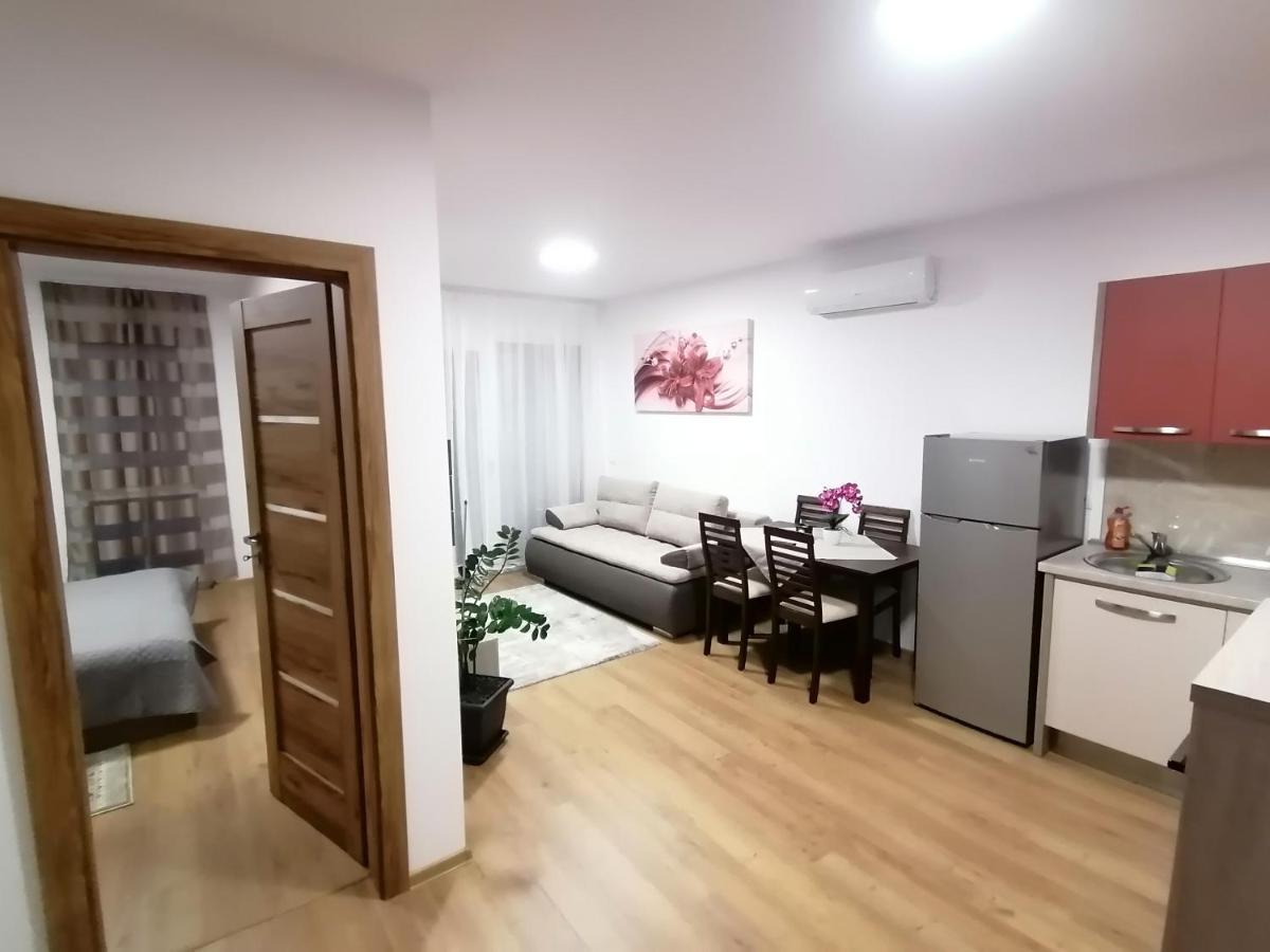 Ferienwohnung Apartman Sarah Oradea Exterior foto