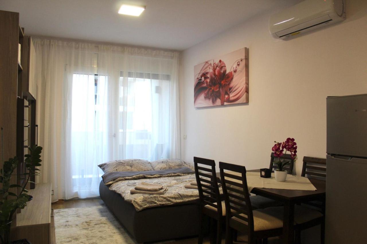 Ferienwohnung Apartman Sarah Oradea Exterior foto