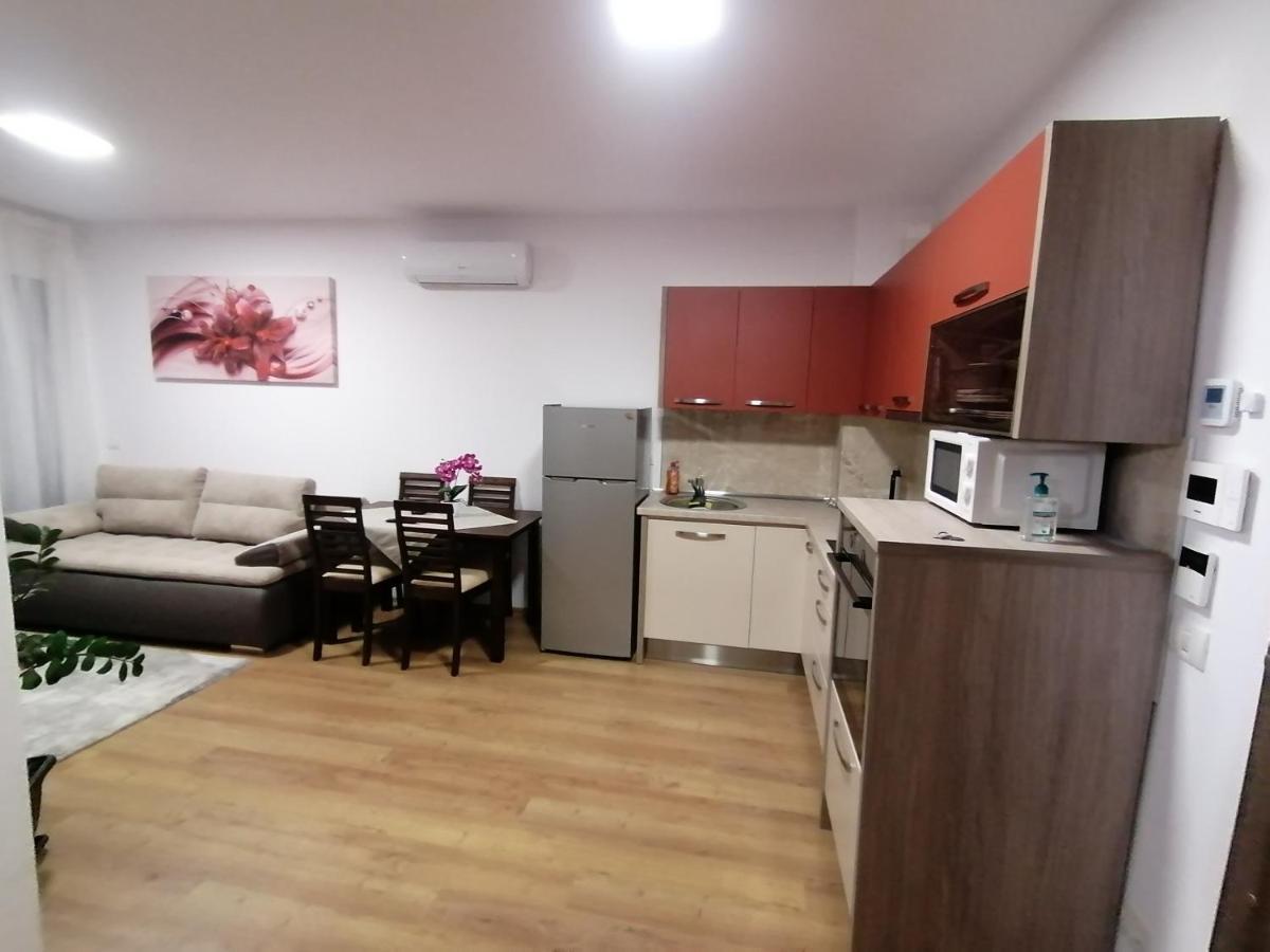 Ferienwohnung Apartman Sarah Oradea Exterior foto