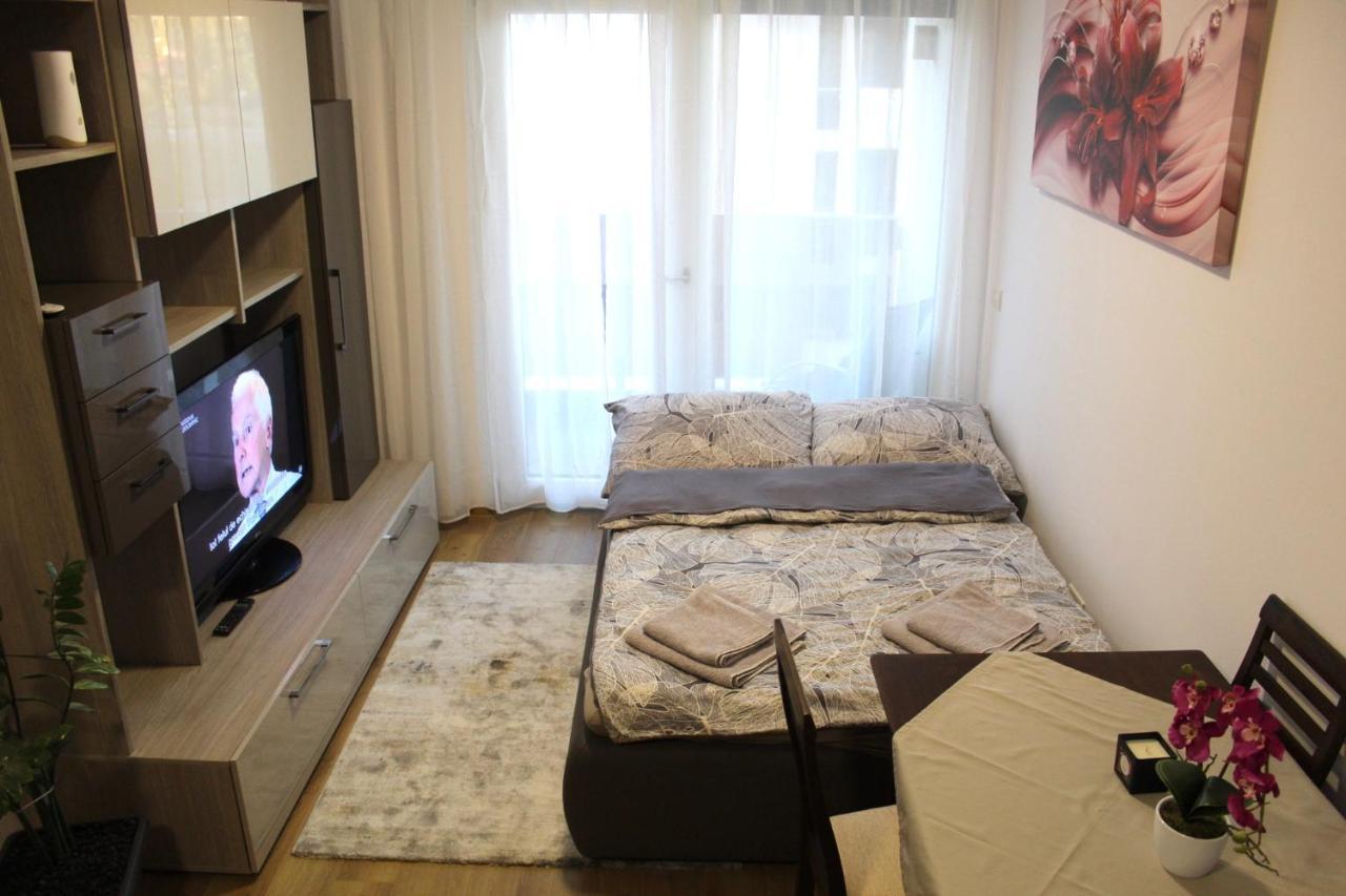 Ferienwohnung Apartman Sarah Oradea Exterior foto
