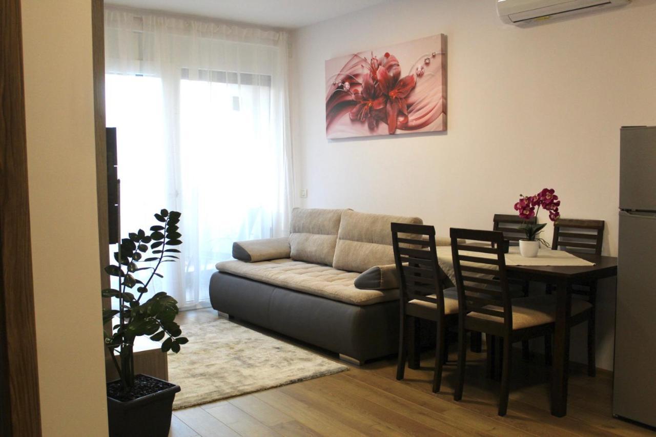 Ferienwohnung Apartman Sarah Oradea Exterior foto