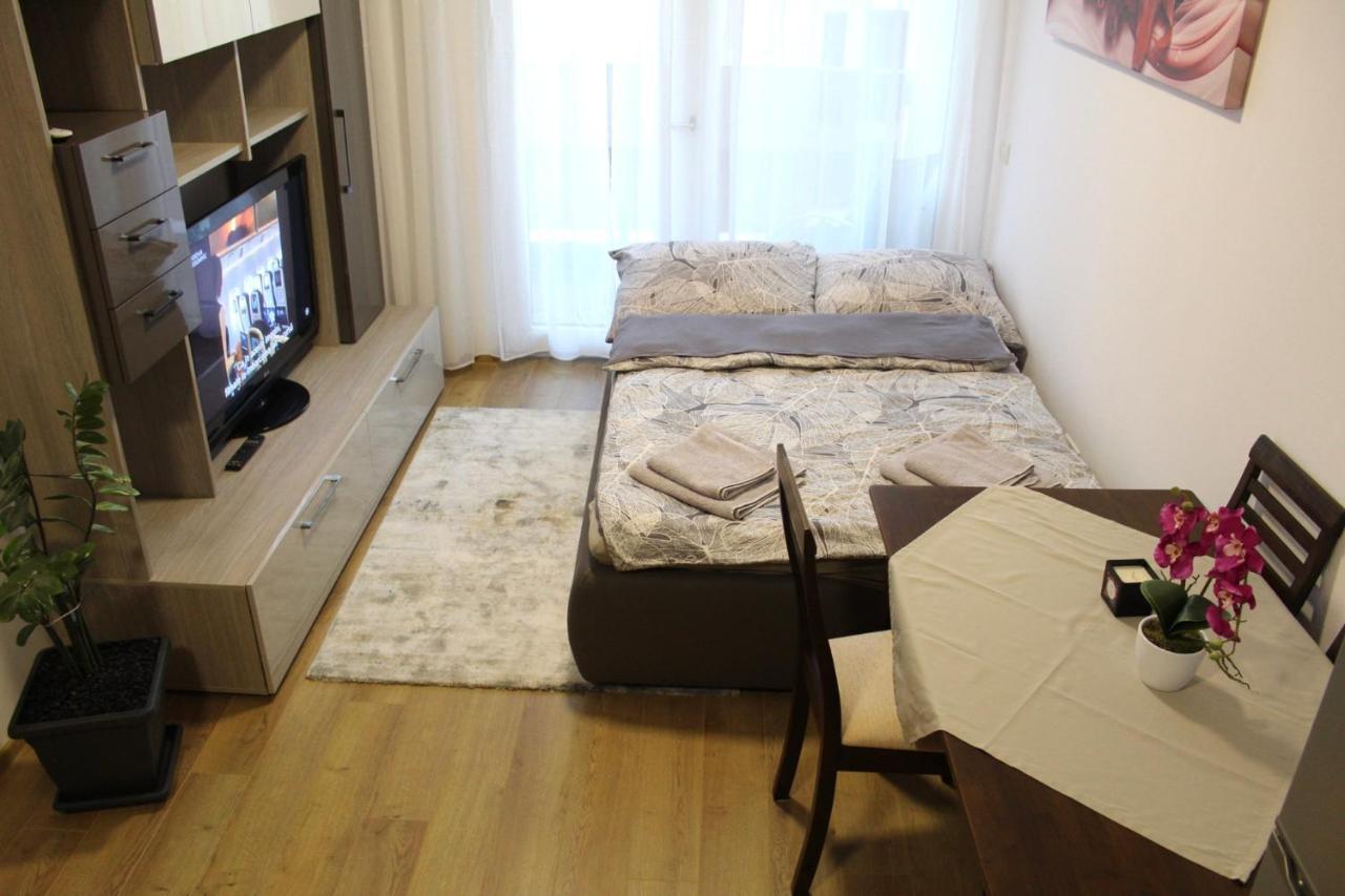 Ferienwohnung Apartman Sarah Oradea Exterior foto